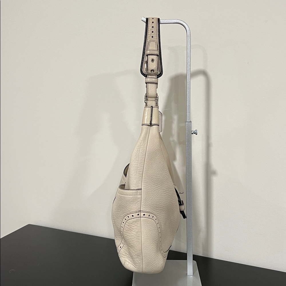 Coach Hamptons Cream Pebbled Leather Hobo Purse Shoulder Bag - Picture 7 of 14